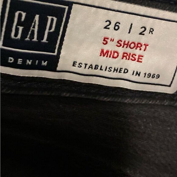 GAP Black Raw Hem Jean shorts - Picture 2 of 4